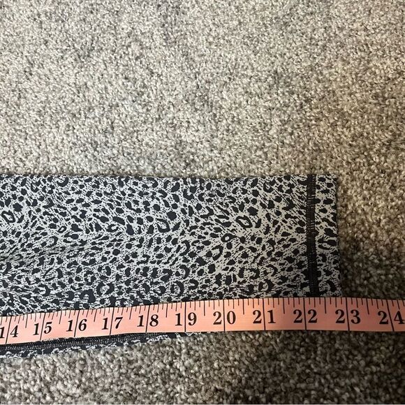 Sweaty Betty, Flatter Me Cheetah Print Leggings Black Gray, 7/8 length - Picture 9 of 11